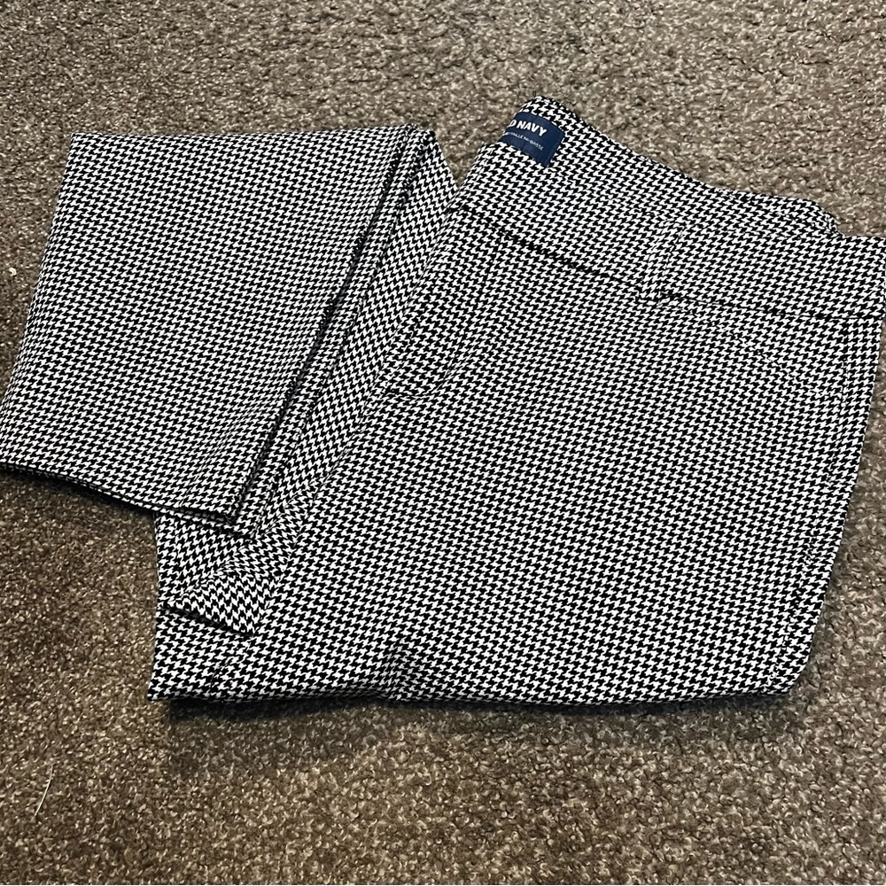 NWT Old Navy Mid Rise Ankle Length Pants